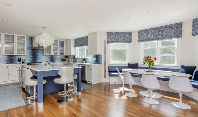 Building Photo - 48 Woodthrush Ln