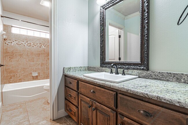 Building Photo - 5914 Llano Ct