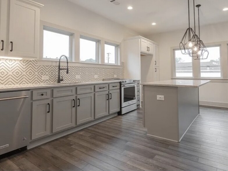 Building Photo - 615 King Arnold St