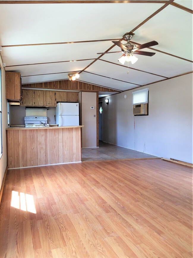 Building Photo - 2979 Hwy 16 N. Unit #10
