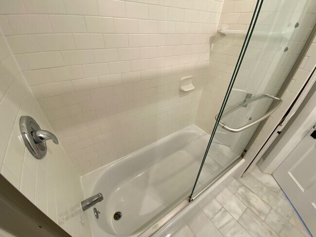 Building Photo - 42 E 3rd Ave