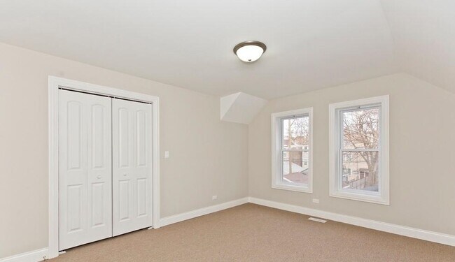 Building Photo - 827 N Francisco Ave