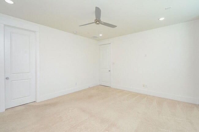 Building Photo - 310 Cyclamen St