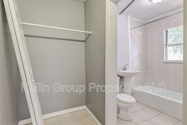 Building Photo - 536 W Belmar St