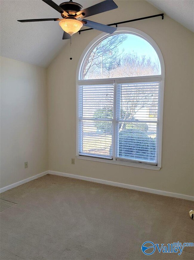 Building Photo - 1100 Leeward Dr SE