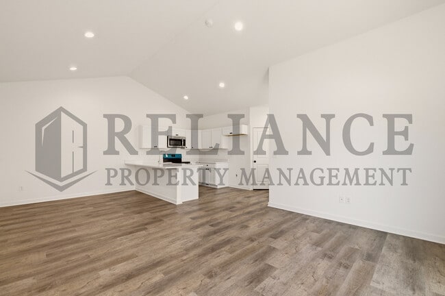 Building Photo - 5249 N Pinecrest Ct