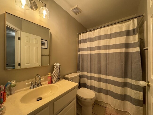 Building Photo - Stunning 3 Bed 2.5 Bath Home With Fenced Yard In Beautiful Harris Property