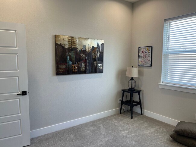 Building Photo - Alamo Heights Area!!