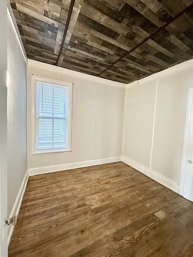 Building Photo - 130 5th Ave