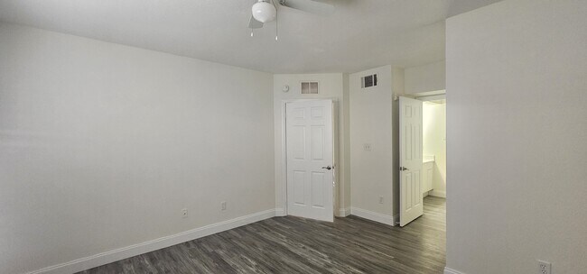 Building Photo - 521 Villa Del Sol Cir
