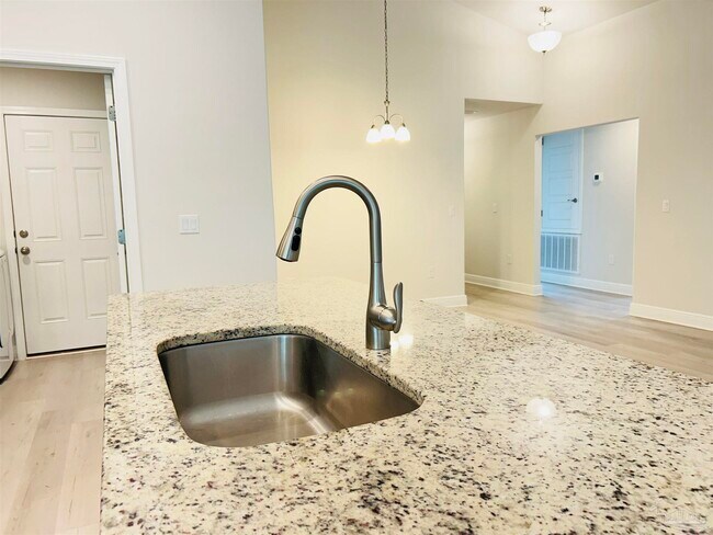 Building Photo - 1715 Leigh Lp