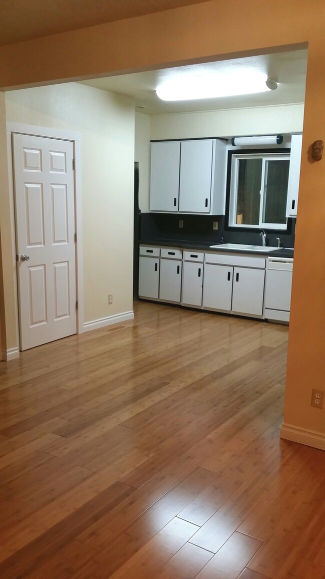 Building Photo - 210 Barton Ave