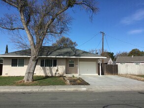 Building Photo - 824 Taft St