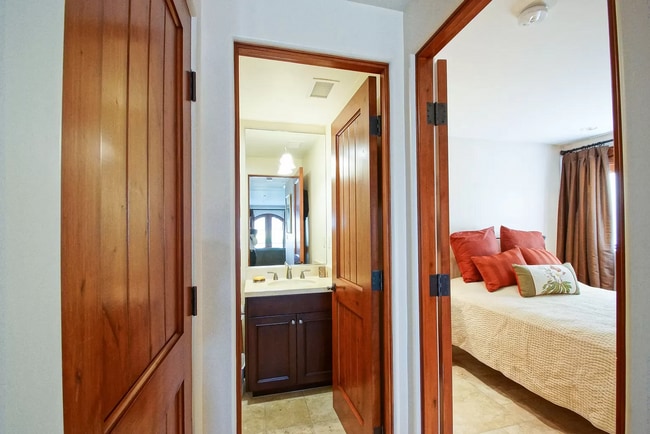 Building Photo - LUXURIOUS & FULLY FURNISHED, 2800 SQ FT WALKSTREET HOME W/ GREAT OCEAN VIEWS, LARGE DECK, 3 BALCO...