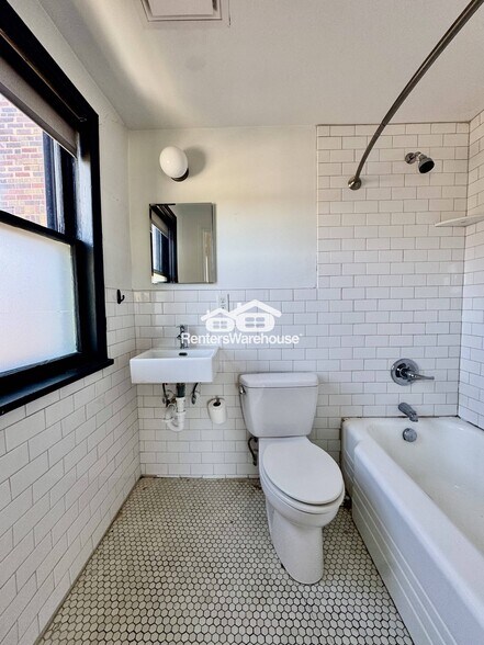 Building Photo - 2807 Grand Ave