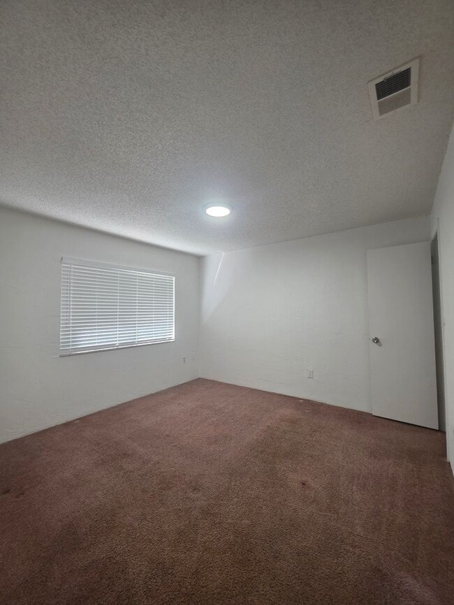 Building Photo - 2 Bedroom 2 Bath Apartment Home *** Limited time special***