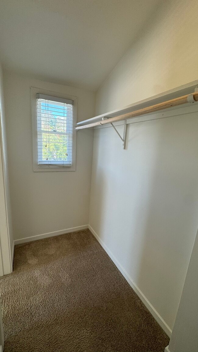 Building Photo - 10816 3/4 Lindbrook Dr