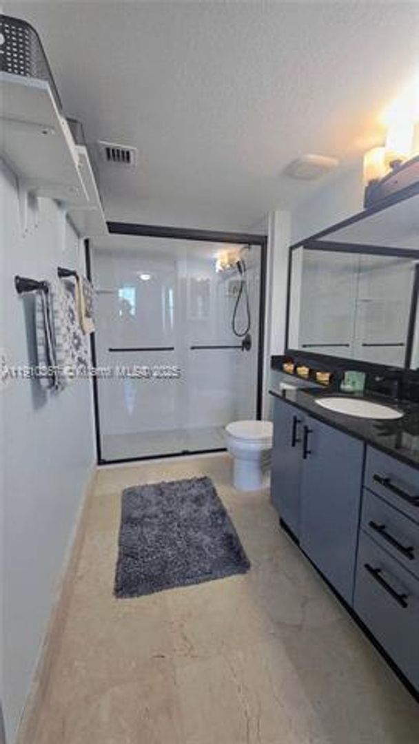 Building Photo - 1625 Kennedy Cswy