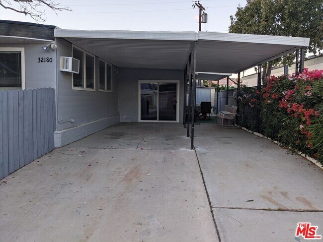 Building Photo - 32180 Saucon Valley St