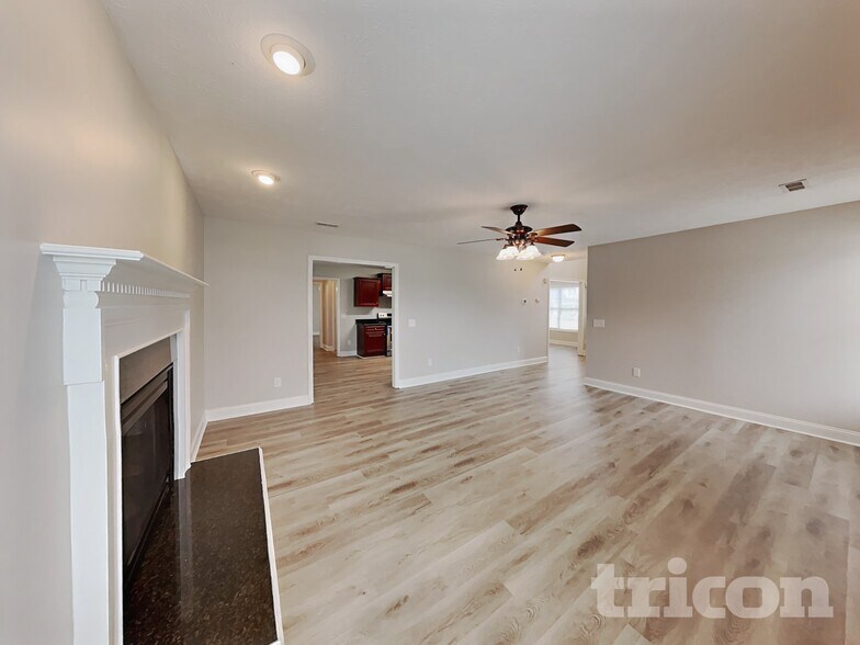 Building Photo - 15 Summerseat Way