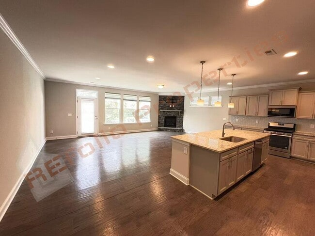 Building Photo - 713 Newlyn Dr