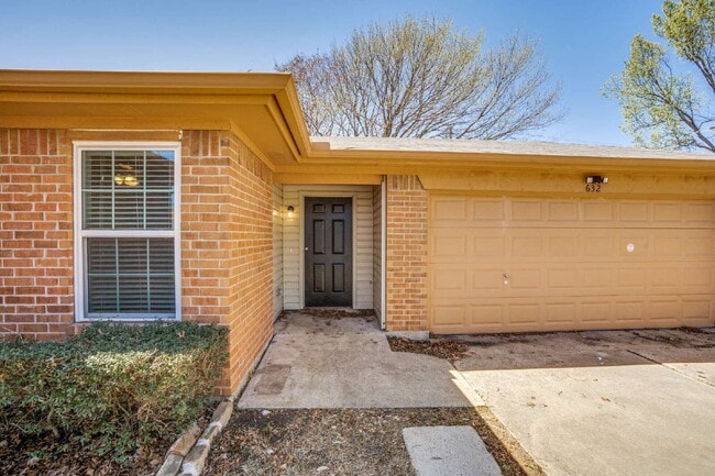 Building Photo - Beautiful Mansfield Home!
