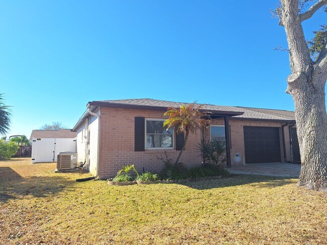 Building Photo - PELICAN COVE WEST 2BR 2BA FOR RENT