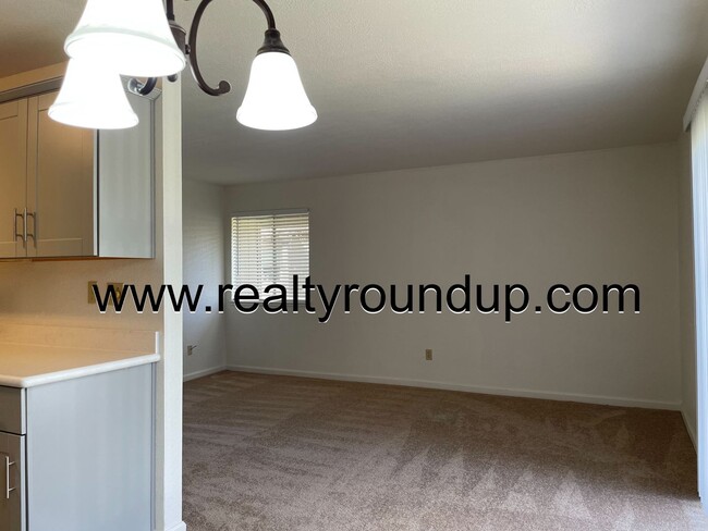 Building Photo - Newly remodeled two bedroom one bath condo...