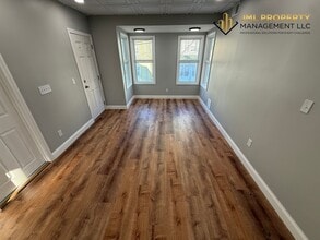 Building Photo - 47 Bogle St