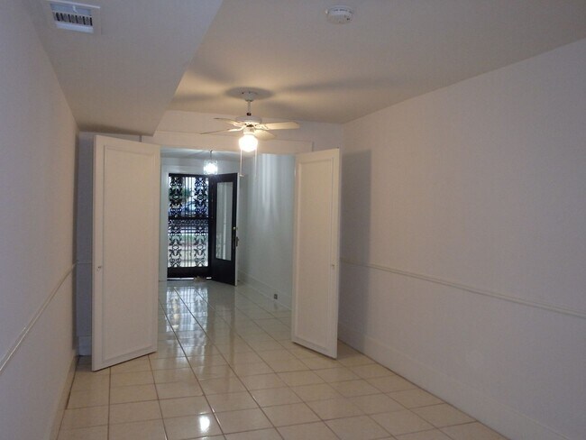 Building Photo - 114 E Jones St