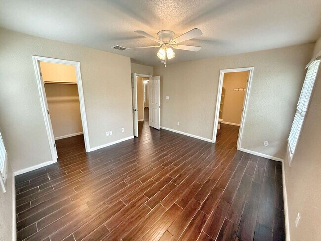 Building Photo - Peaceful 1-Acre Country Living with Easy C...