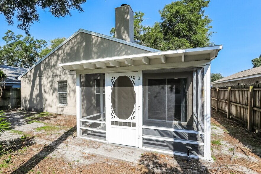 Building Photo - 1912 Windsor Oak Dr