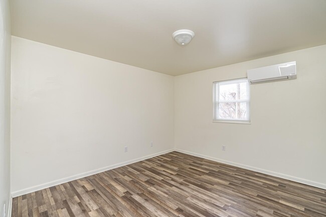 Building Photo - 209 N Woodland Dr