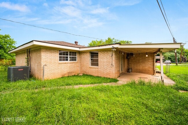 Building Photo - 2020 Clover Ln