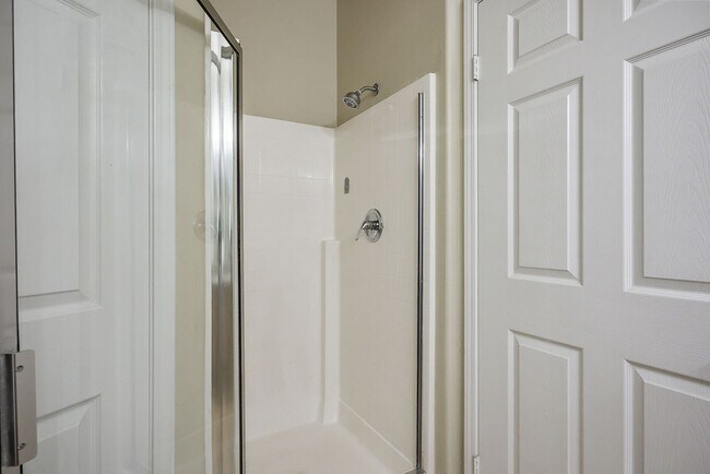 Building Photo - 10550 W Alexander Rd