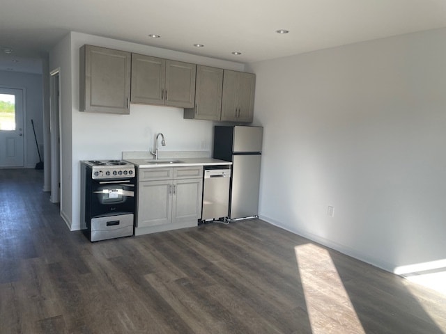 Building Photo - Creekside Village II