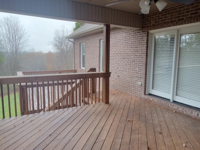 Building Photo - 3376 Woodhaven Dr