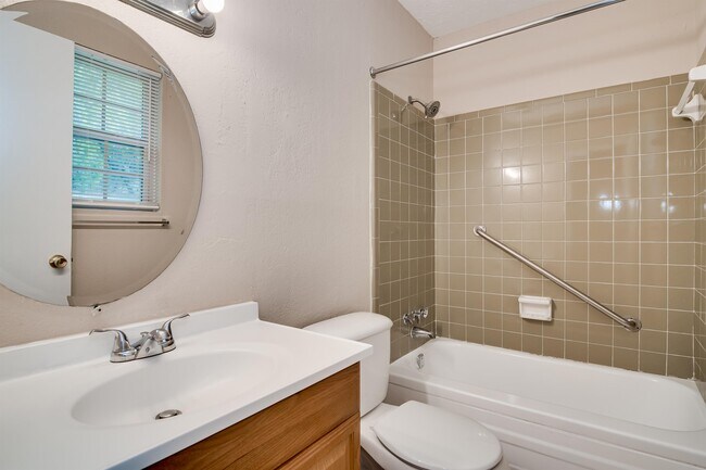 Building Photo - 3453 Pine Hill Rd