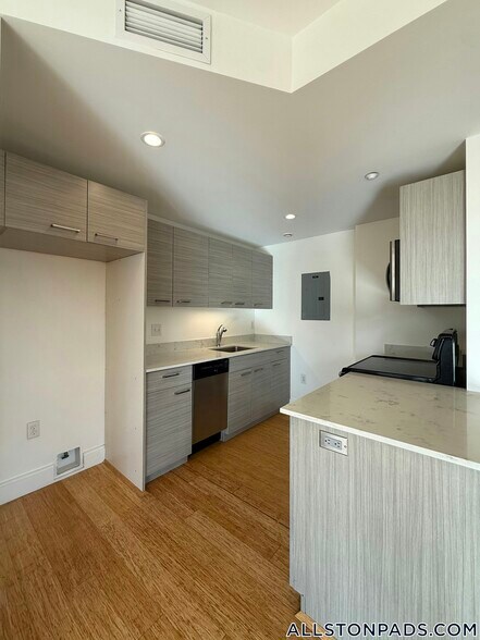 Primary Photo - 40 Malvern St