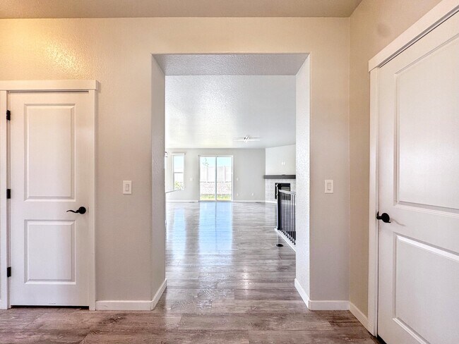 Building Photo - 9344 Beaver Brook Dr