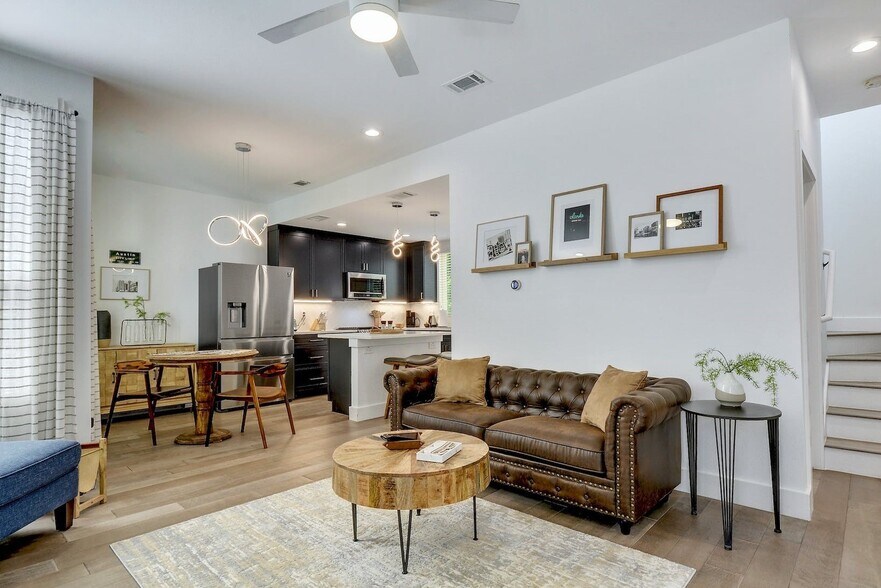 Unit 2 (2bd/2ba) - 413 W Odell St