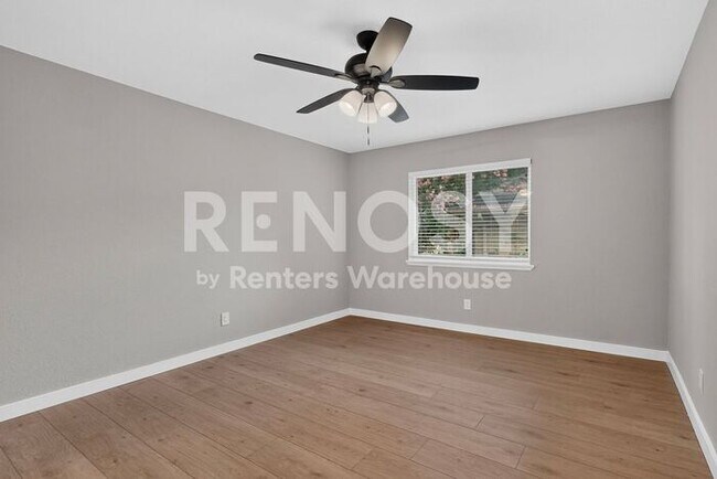 Building Photo - Renovated in Allen Ready to Be Your Home