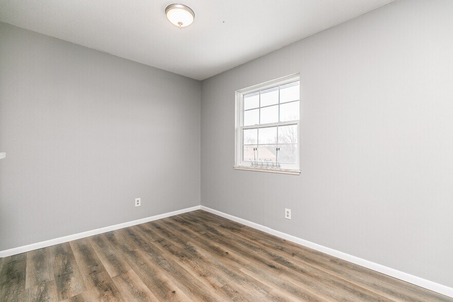 Building Photo - 404 21st Avenue Pl
