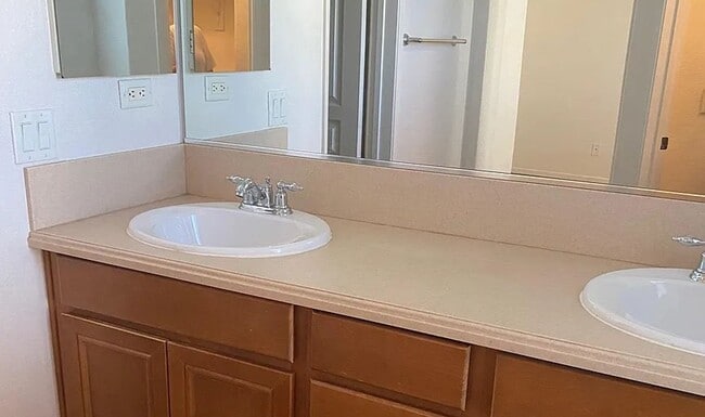 Building Photo - San Marcos Gated Coronado Ranch 2 Bed 2.5 Bath Townhome for Rent