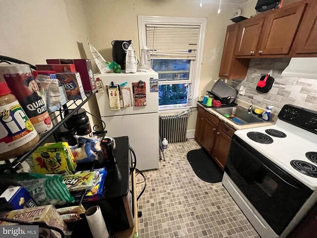 Building Photo - 541 E High St