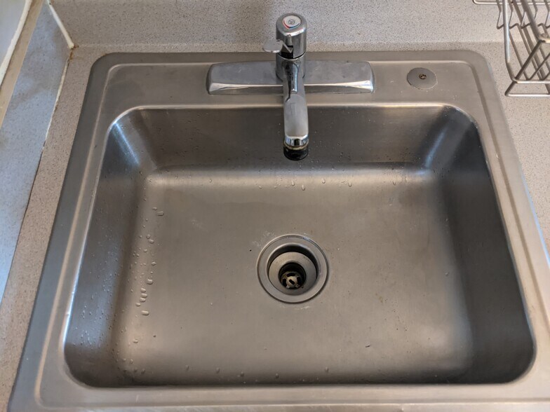 Sink (clean as of June 3 2022) - 1427 N Elk Grove Ave