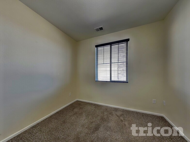 Building Photo - 4363 E 96th Way