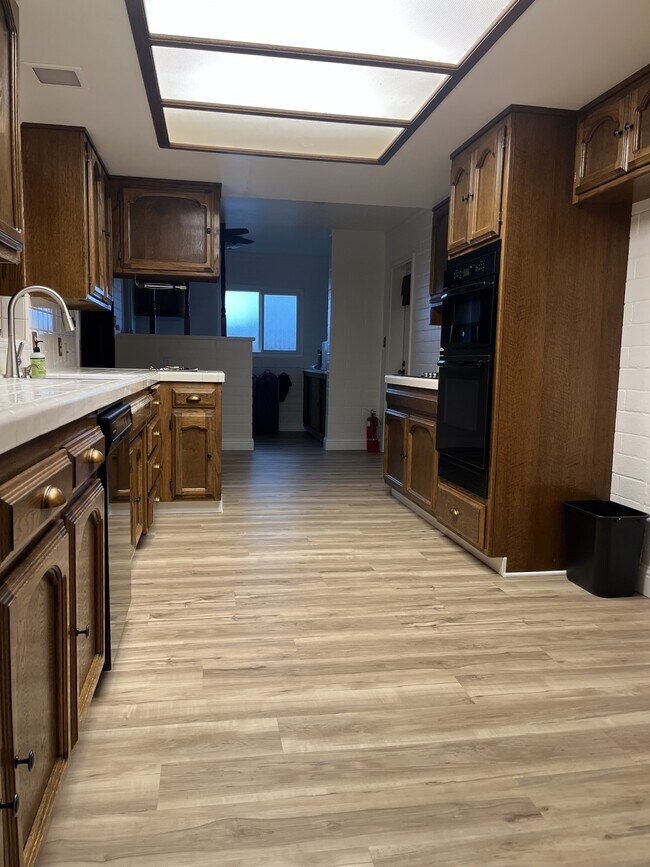 Building Photo - 608 Bird St