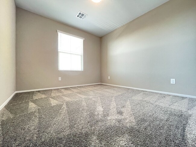 Building Photo - Stunning Summerlin Townhome with Private Downstairs Suite – Gated Community