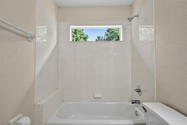 Building Photo - 9 Lytton Ln